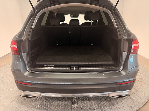 Mercedes-Benz GLC350 e 16 of 30