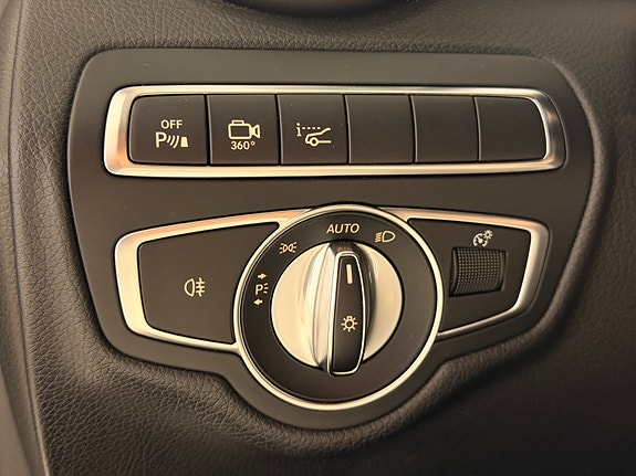 Mercedes-Benz GLC350 e 29 of 30