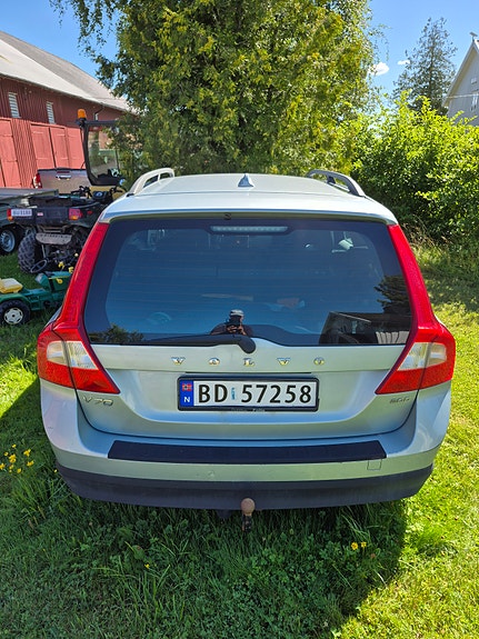 Volvo V70 2 of 13