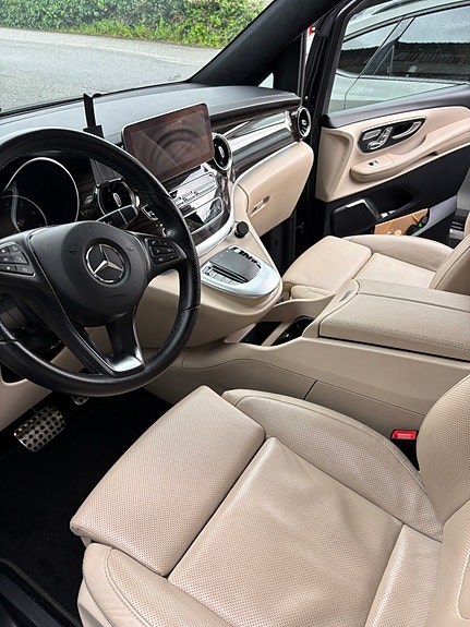 Mercedes-Benz V300 d 23 of 30
