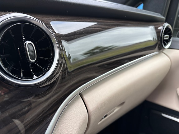Mercedes-Benz V300 d 17 of 30