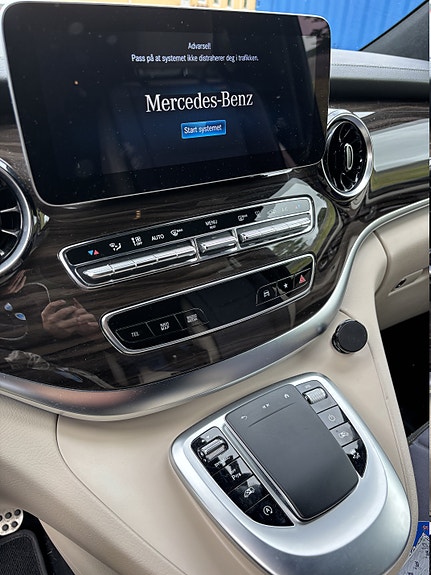 Mercedes-Benz V300 d 15 of 30