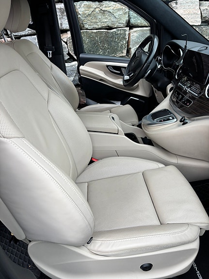 Mercedes-Benz V300 d 29 of 30