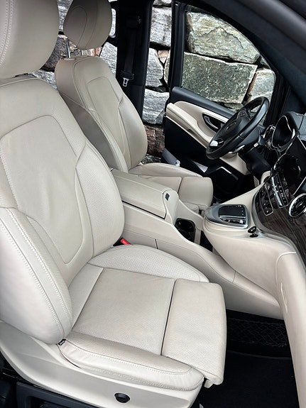 Mercedes-Benz V300 d 30 of 30
