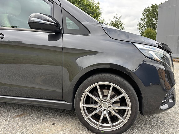 Mercedes-Benz V300 d 5 of 30