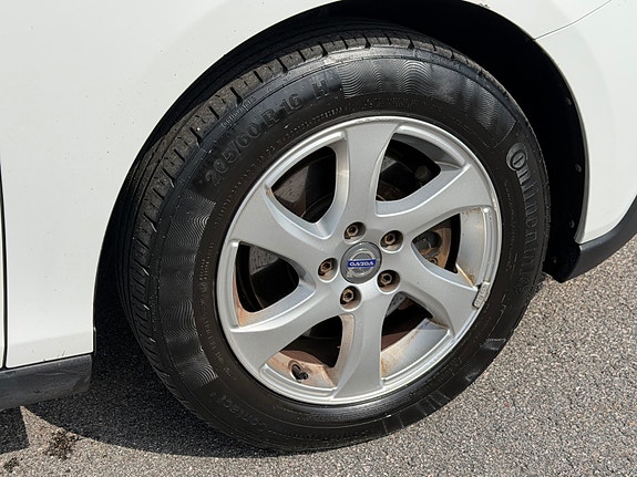 Volvo V40 Cross Country 11 of 30