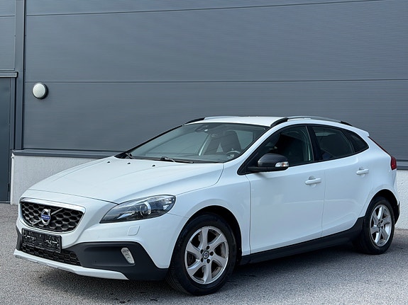 Volvo V40 Cross Country 2 of 30
