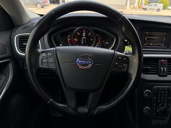 Volvo V40 Cross Country 21 of 30