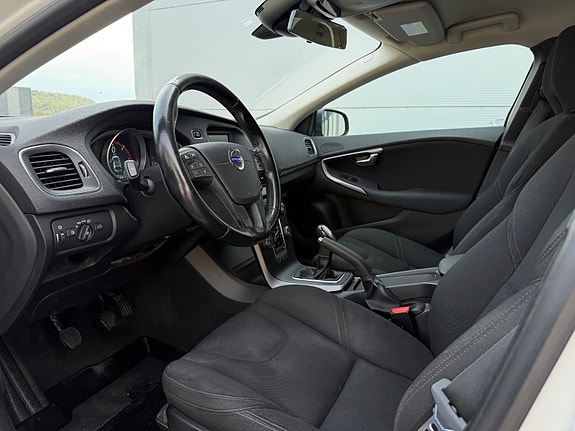 Volvo V40 Cross Country 15 of 30