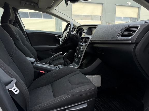 Volvo V40 Cross Country 17 of 30