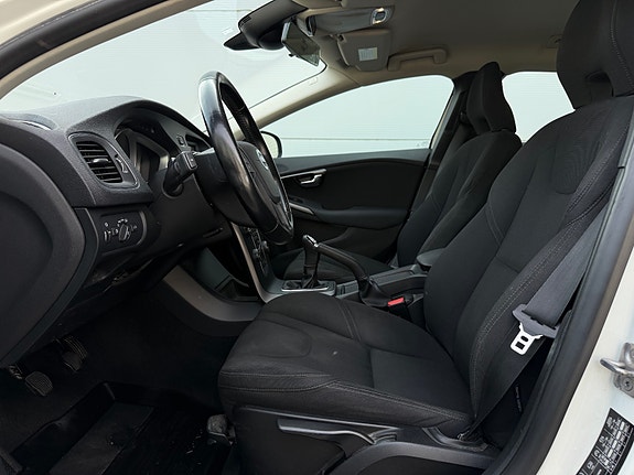 Volvo V40 Cross Country 14 of 30
