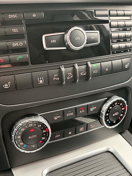 Mercedes-Benz GLK220 6 of 23