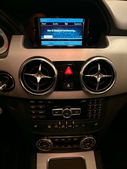 Mercedes-Benz GLK220 11 of 23