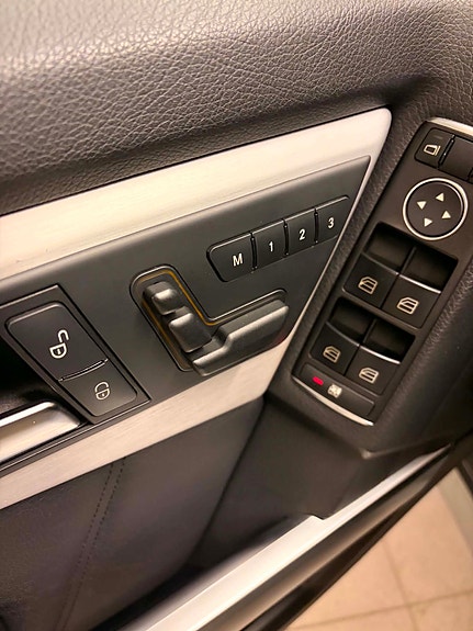Mercedes-Benz GLK220 8 of 23