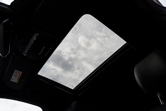 Mercedes-Benz EQC400 14 of 19