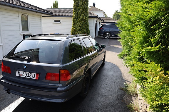 BMW 528i 4 of 30