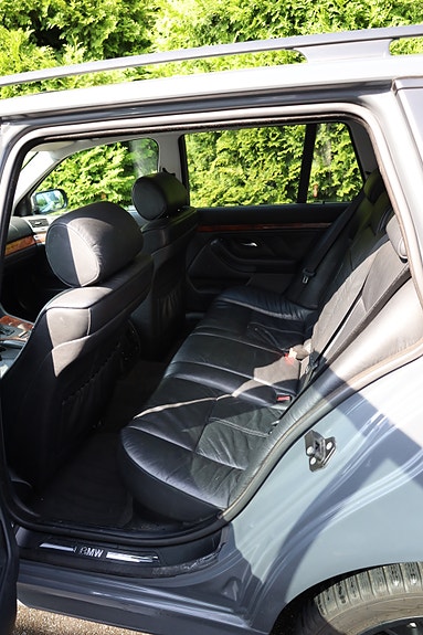 BMW 528i 27 of 30