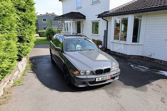 BMW 528i 3 of 30