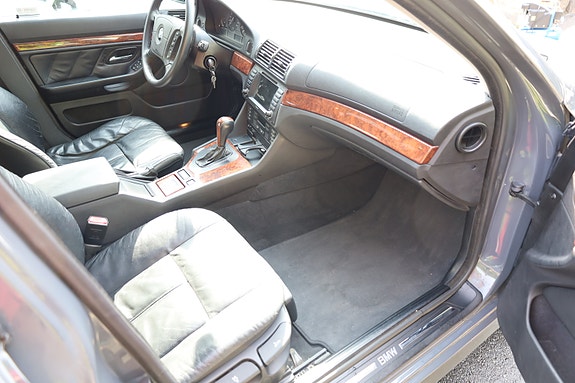 BMW 528i 22 of 30