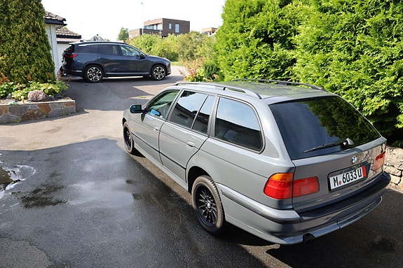 BMW 528i 28 of 30