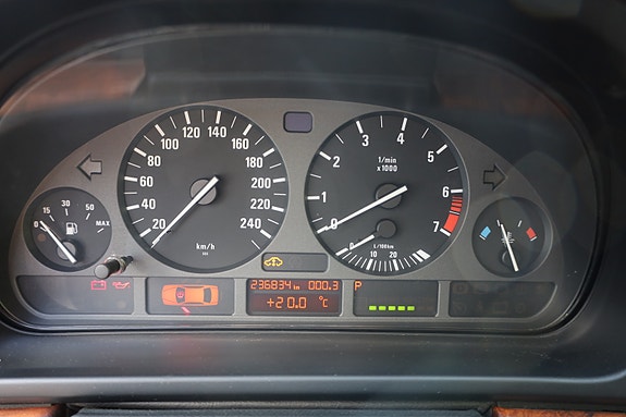 BMW 528i 17 of 30