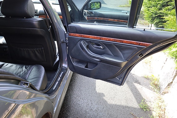 BMW 528i 24 of 30