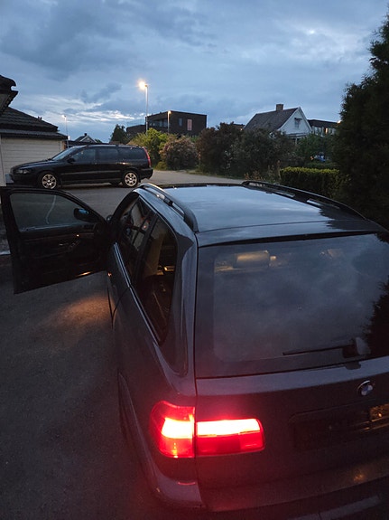BMW 528i 12 of 30