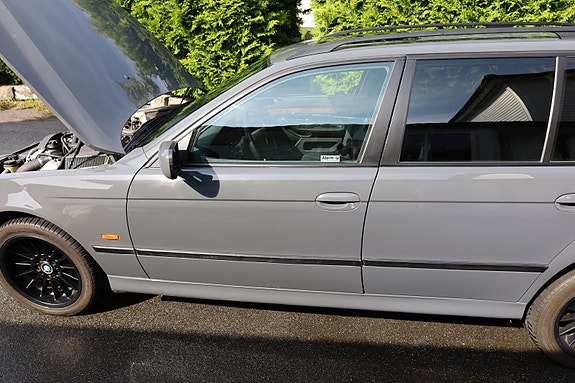 BMW 528i 6 of 30