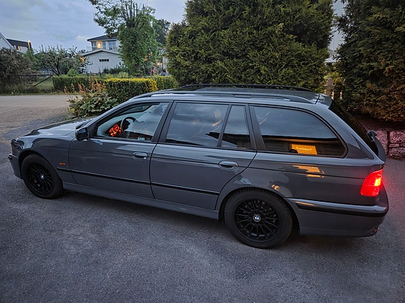 BMW 528i 10 of 30