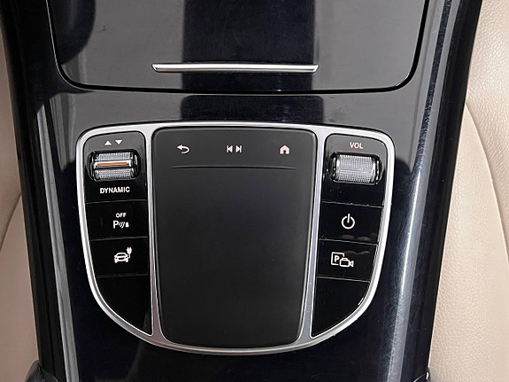 Mercedes-Benz EQC400 17 of 30