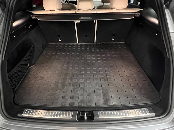 Mercedes-Benz EQC400 8 of 30