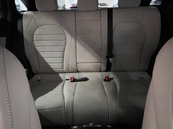 Mercedes-Benz EQC400 21 of 30