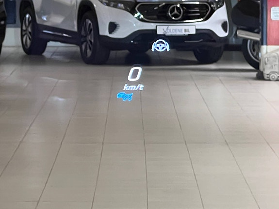 Mercedes-Benz EQC400 26 of 30