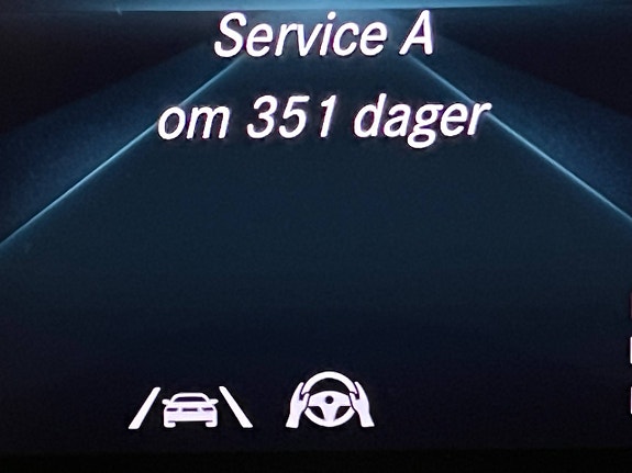 Mercedes-Benz EQC400 24 of 30
