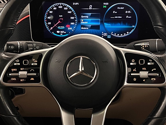 Mercedes-Benz EQC400 14 of 30