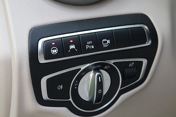 Mercedes-Benz GLC350 e 29 of 30