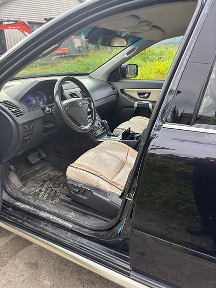 Volvo XC90 6 of 8