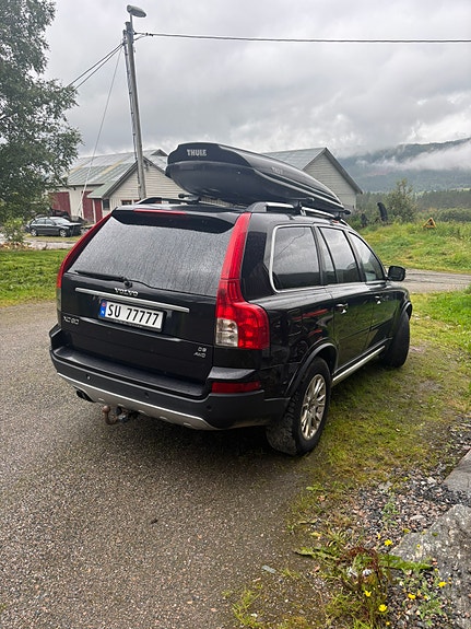 Volvo XC90 2 of 8
