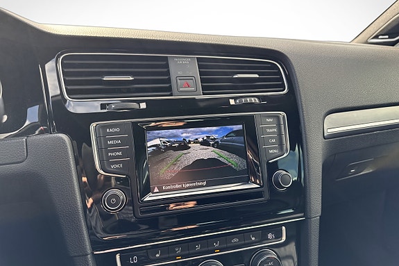 Volkswagen Golf VII 17 of 20