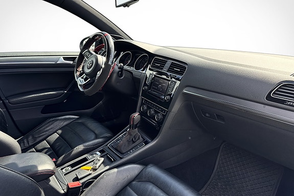 Volkswagen Golf VII 19 of 20