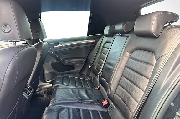 Volkswagen Golf VII 11 of 20