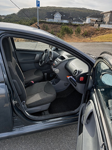 Toyota Aygo 2 of 11