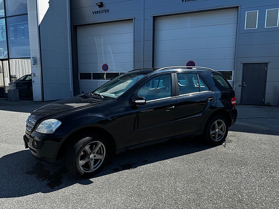 Mercedes-Benz ML280 4 of 7
