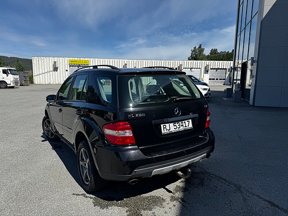 Mercedes-Benz ML280 3 of 7