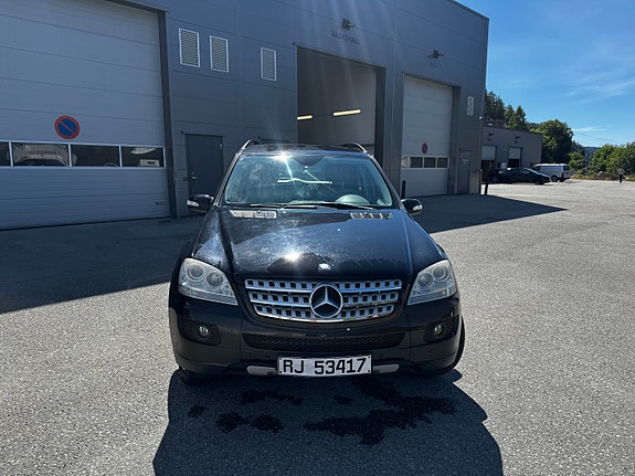 Mercedes-Benz ML280 2 of 7