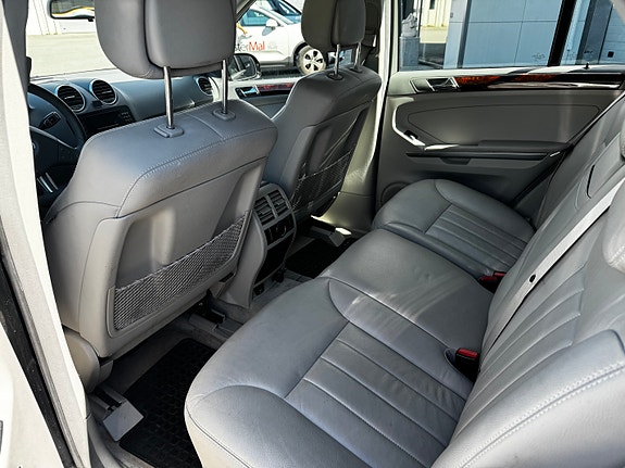 Mercedes-Benz ML280 5 of 7