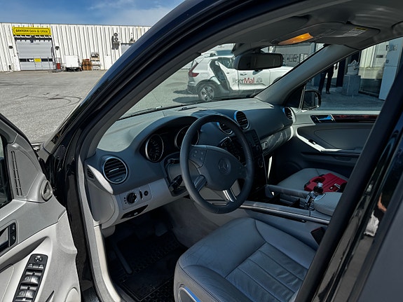 Mercedes-Benz ML280 6 of 7