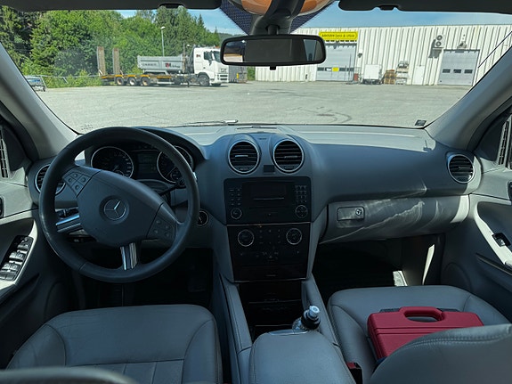 Mercedes-Benz ML280 7 of 7
