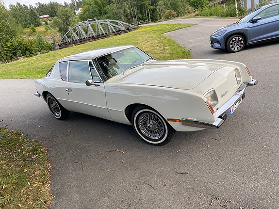 Studebaker Avanti II 5 of 30