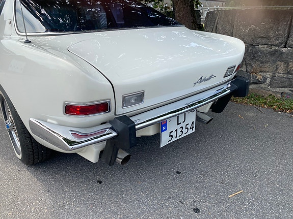 Studebaker Avanti II 16 of 30